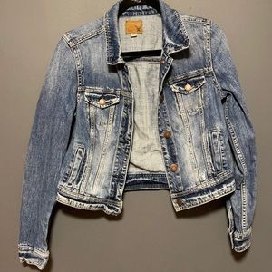 American Eagle Jean Jacket. Size Medium.